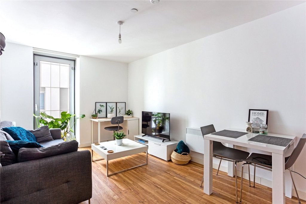 Property photo 2 of 10 Picture No. 12