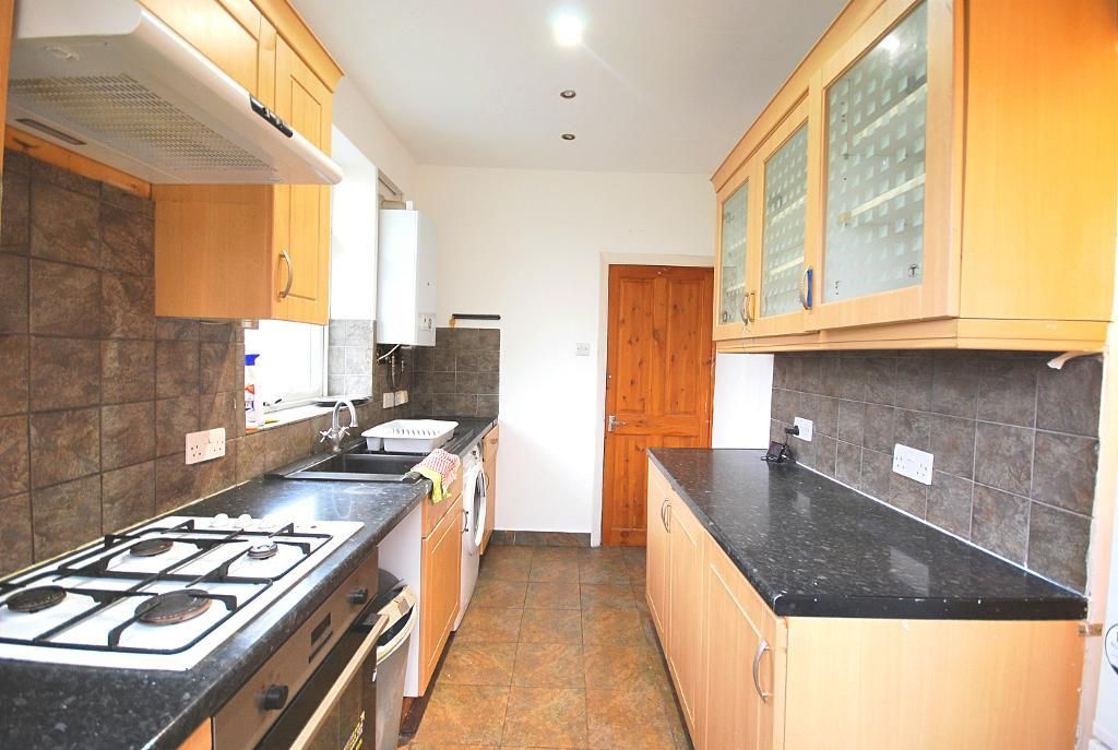 Property photo 2 of 10 Kitchen