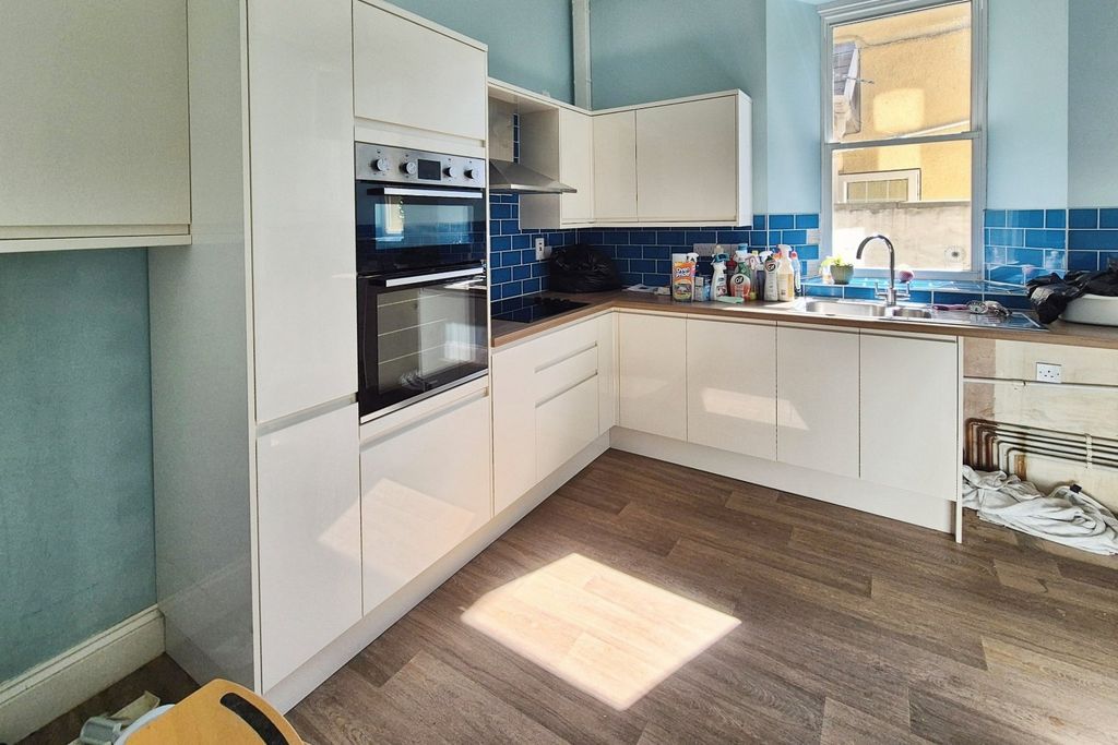 Property photo 3 of 12 Kitchen