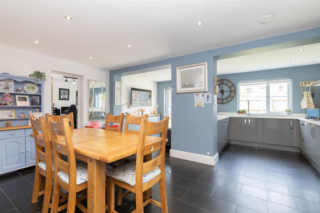Property photo 3 of 17 Kitchen Dining Room