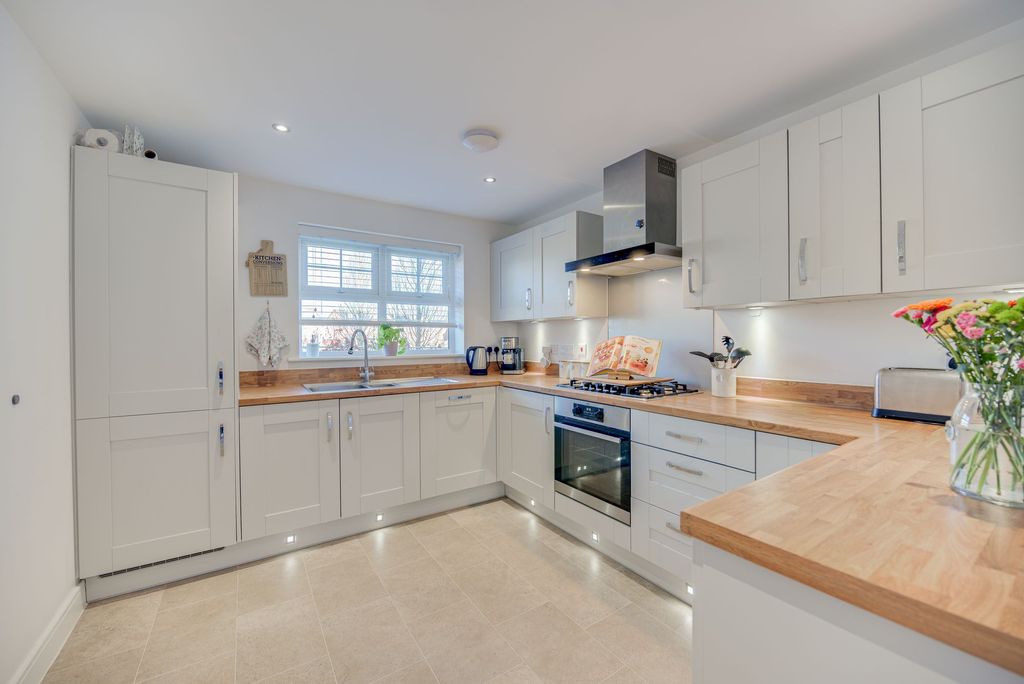 Property photo 3 of 28