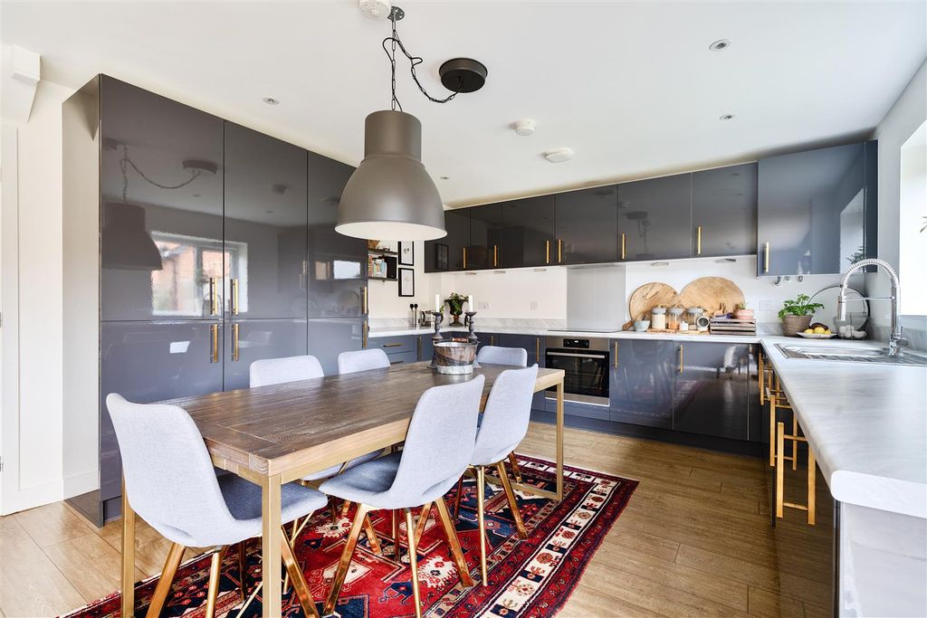 Property photo 3 of 23