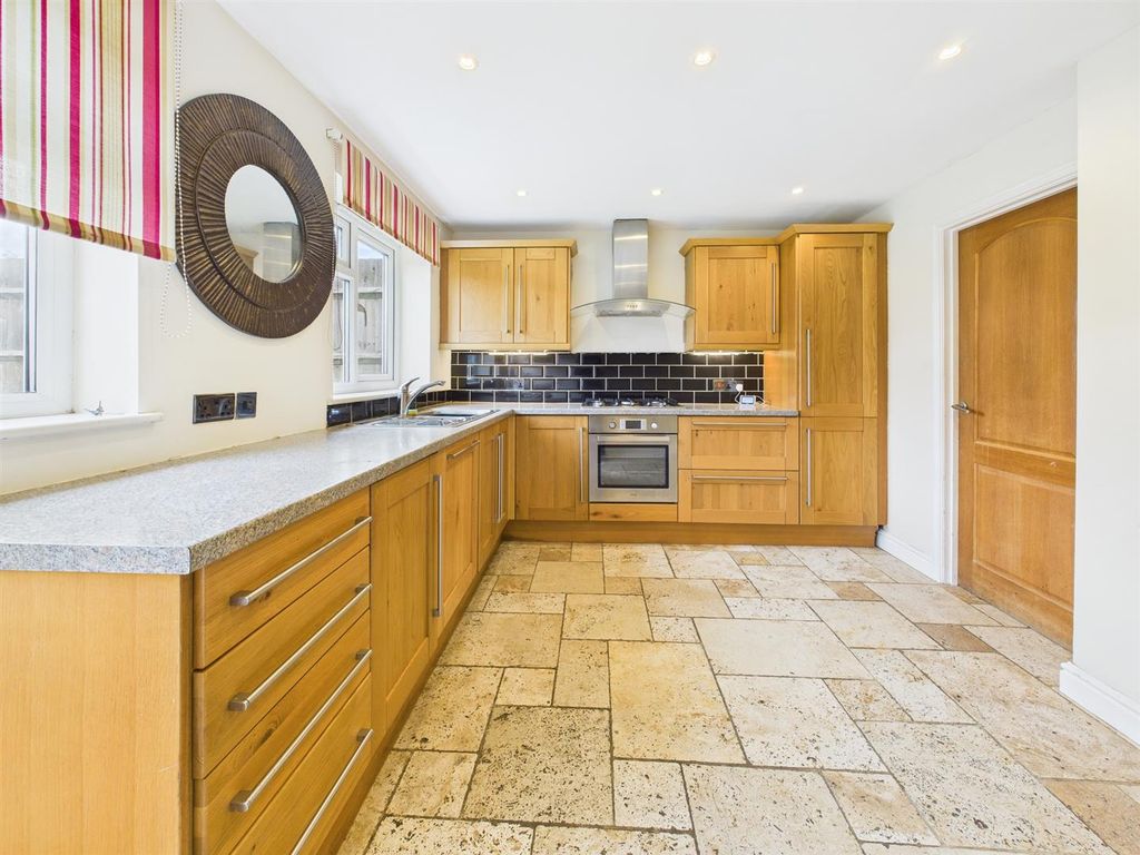 Property photo 2 of 24