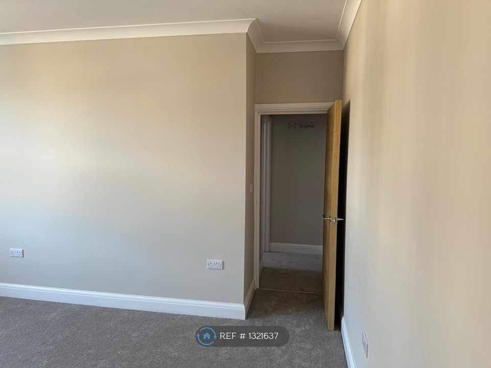 Property photo 3 of 15 Lounge