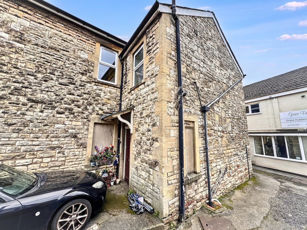 Property photo 3 of 10