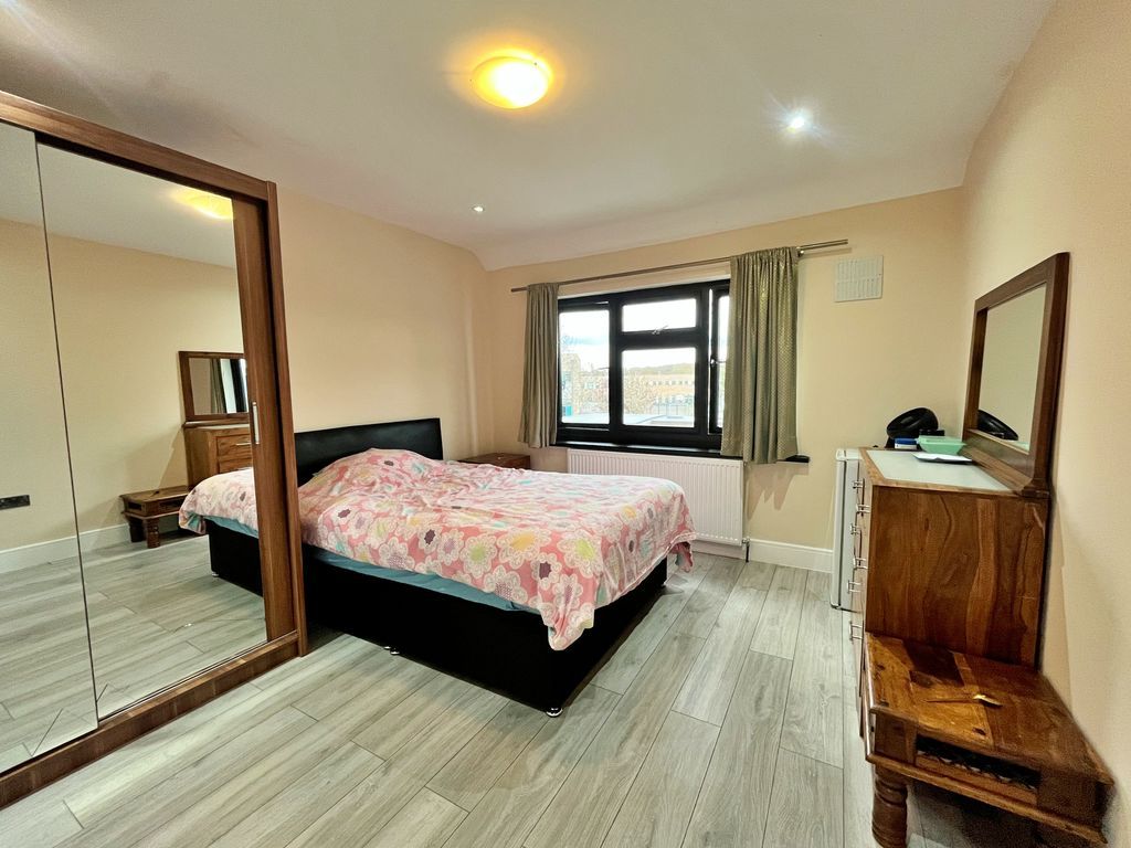 Additional image 8 of 4 bed terraced house for saleBurwell Avenue, Greenford UB6