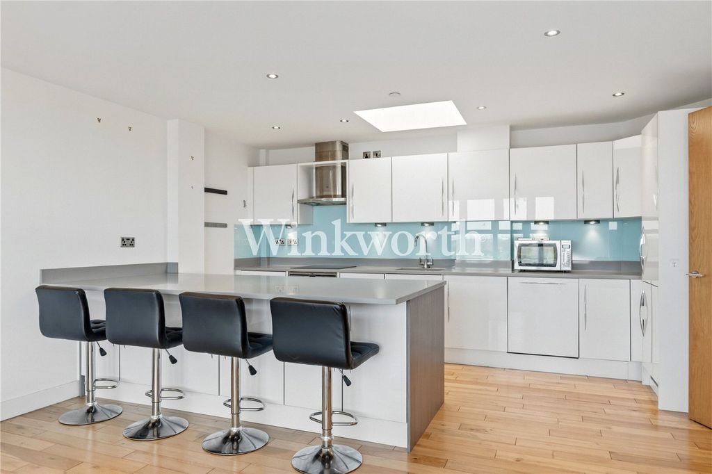 Property photo 2 of 14 Picture No. 13