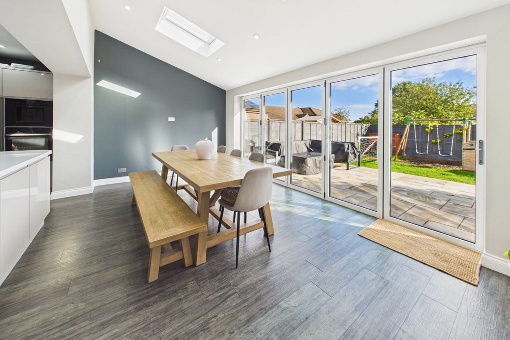 Property photo 3 of 16 Dining Area