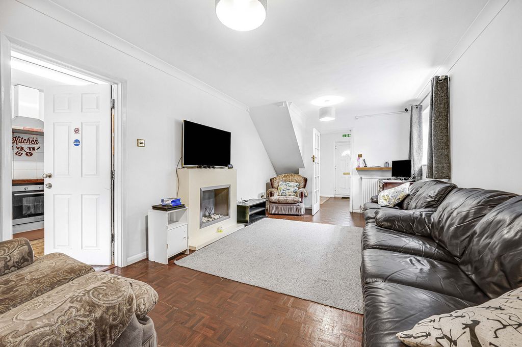 Property photo 2 of 25