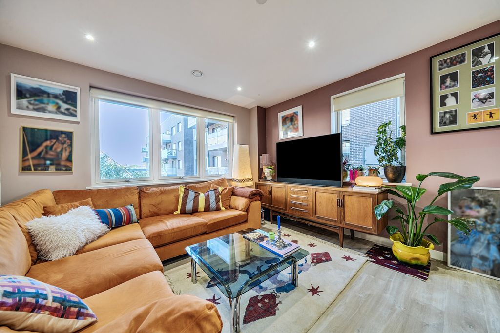 Property photo 3 of 18 Reception