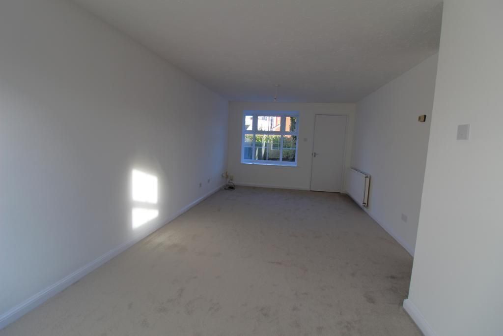 Property photo 3 of 13 Lounge