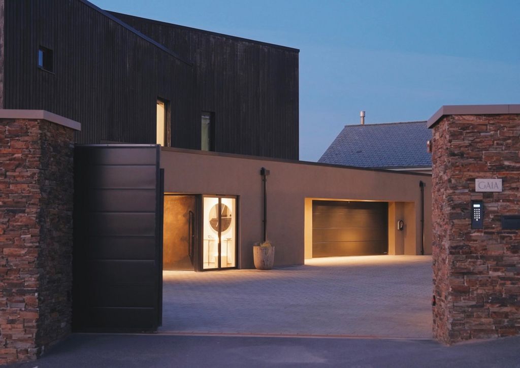 Property photo 2 of 46