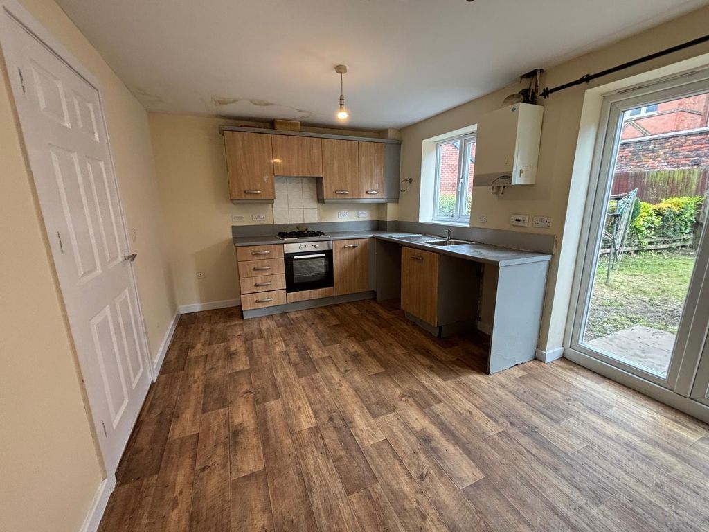 Property photo 2 of 11 Kitchen