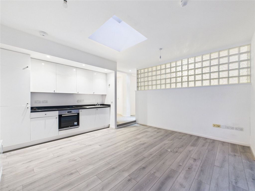 Property photo 2 of 7 Picture No. 21