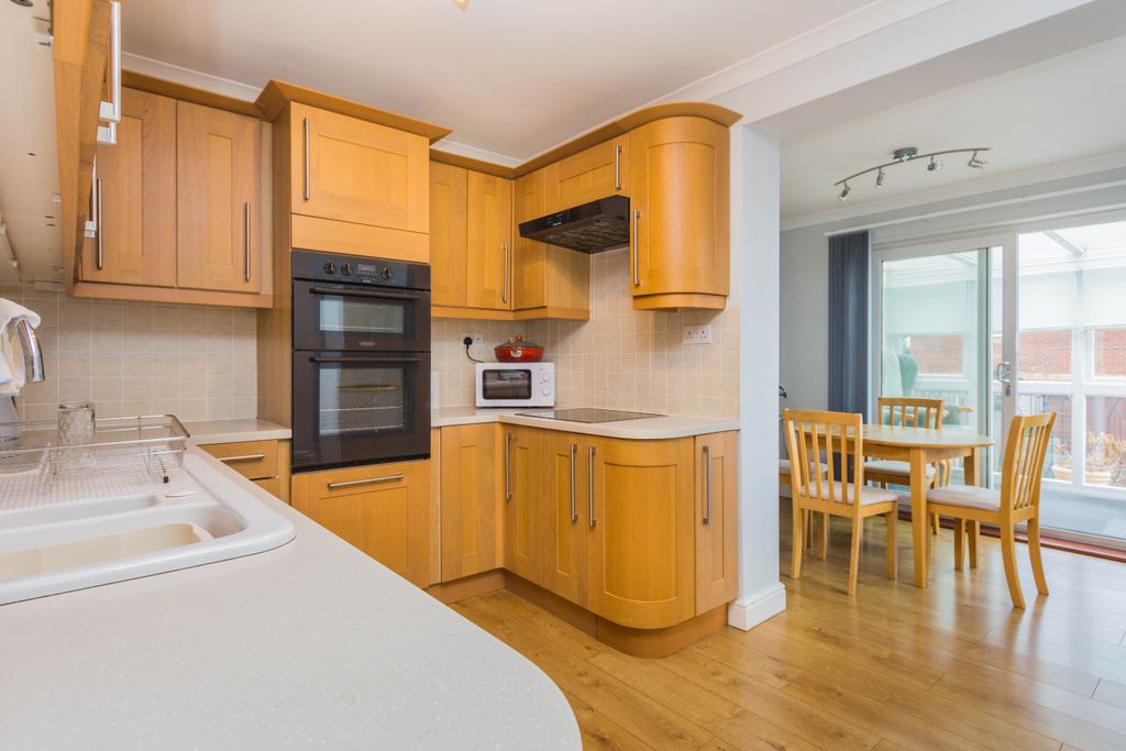 Property photo 2 of 10 Kitchen/Dining Room