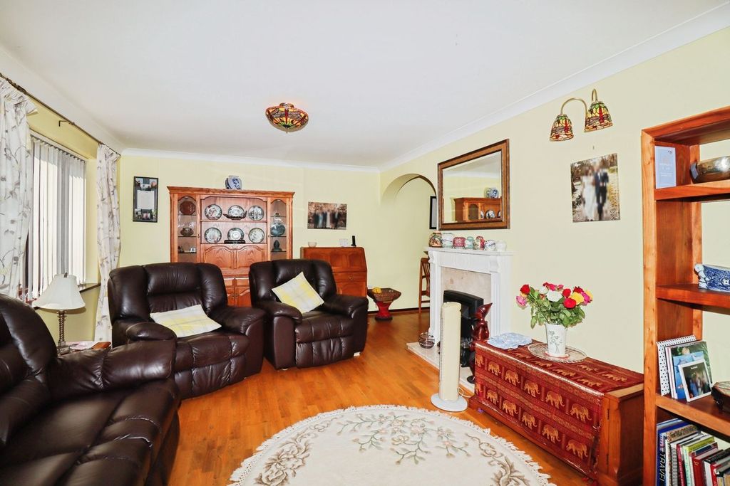 Property photo 2 of 25