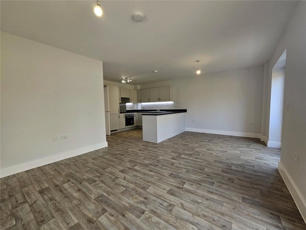 Property photo 3 of 7 Kitchen Dining