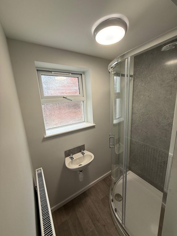 Property photo 3 of 8 Bathroom