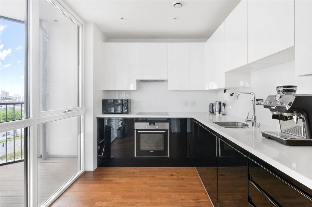 Property photo 2 of 9 Reception Room