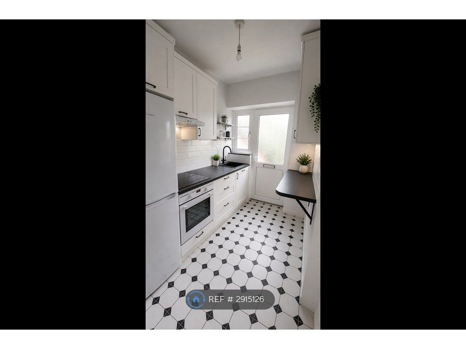 Property photo 2 of 10 Kitchen / Second Entrance