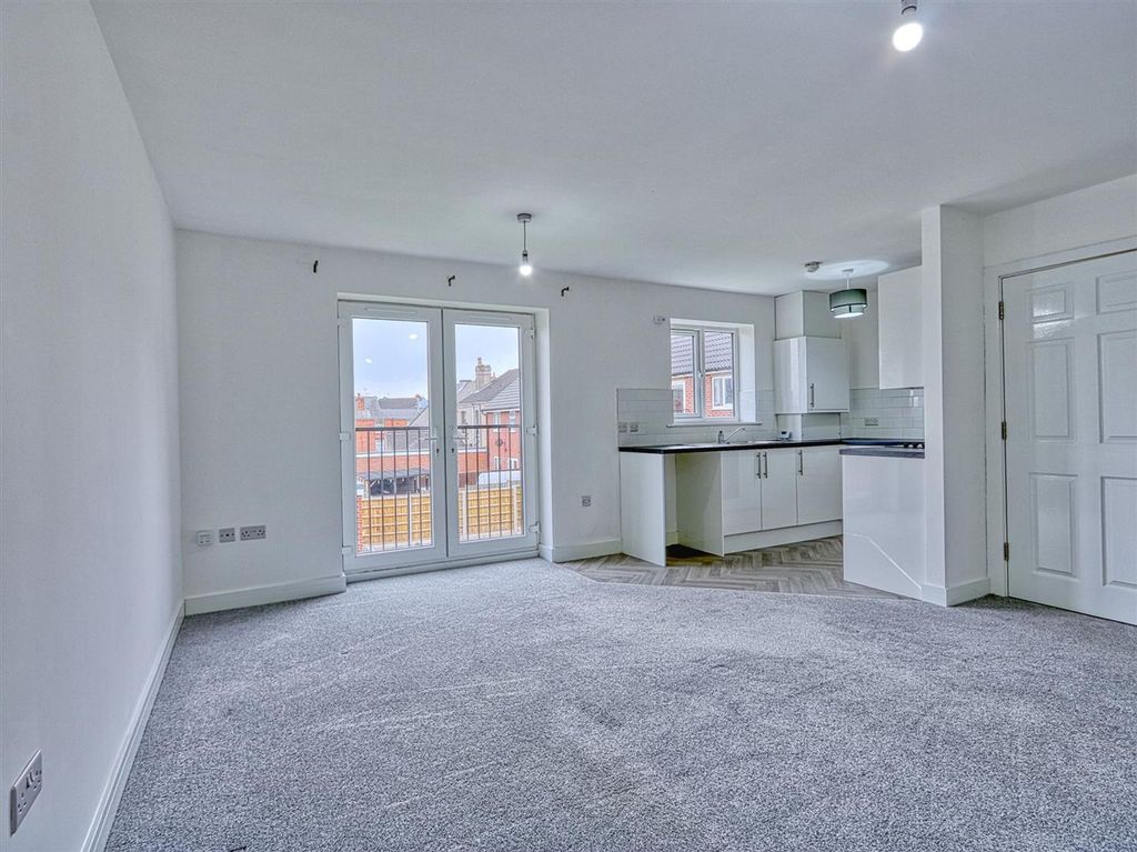 Property photo 3 of 13 Lounge Area