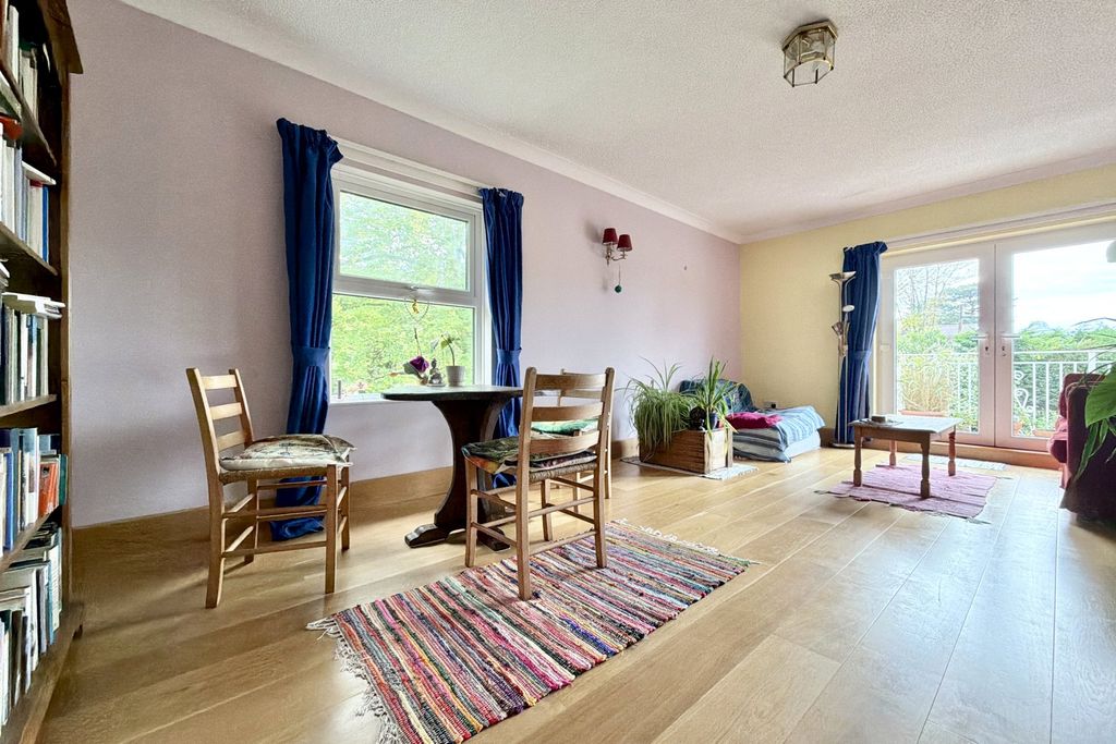 Property photo 2 of 18 Picture No. 10