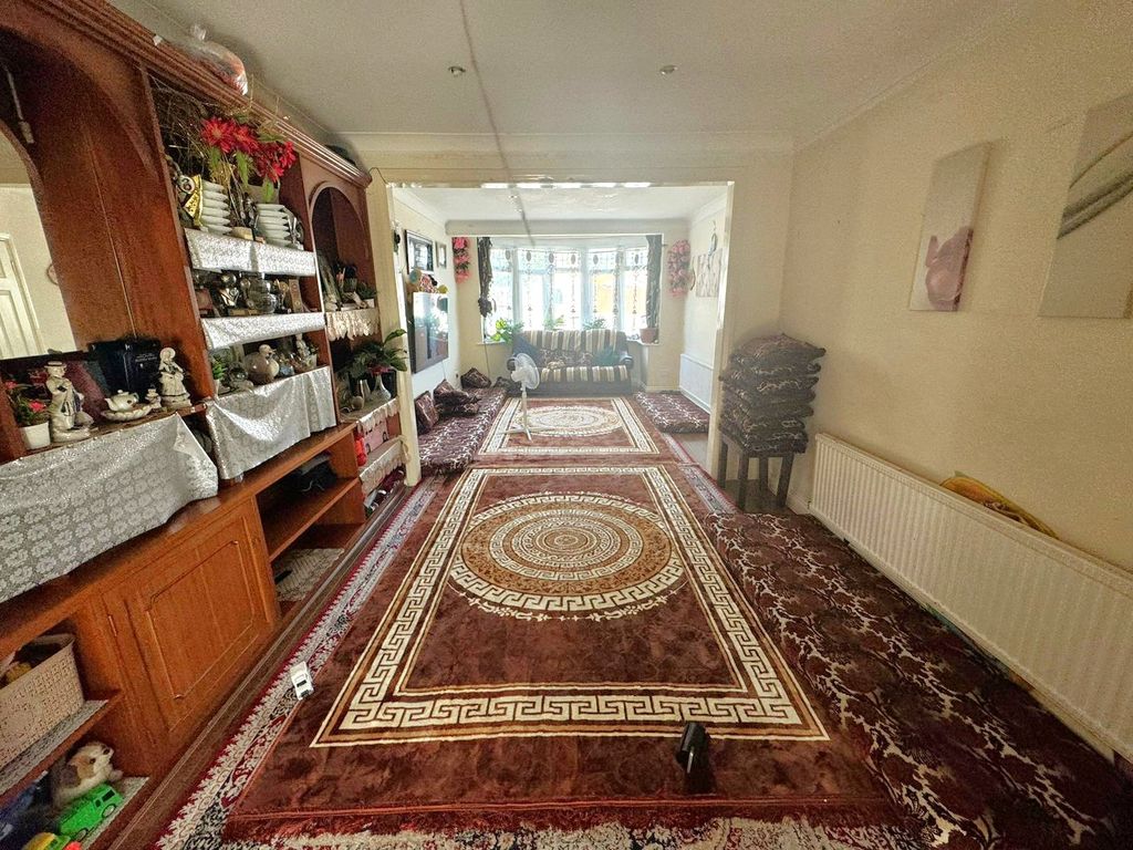 Property photo 3 of 14 Dining Room