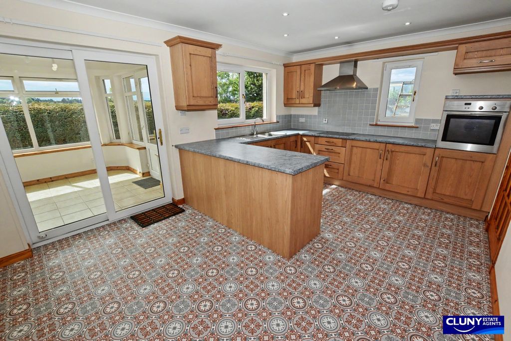 Property photo 3 of 25