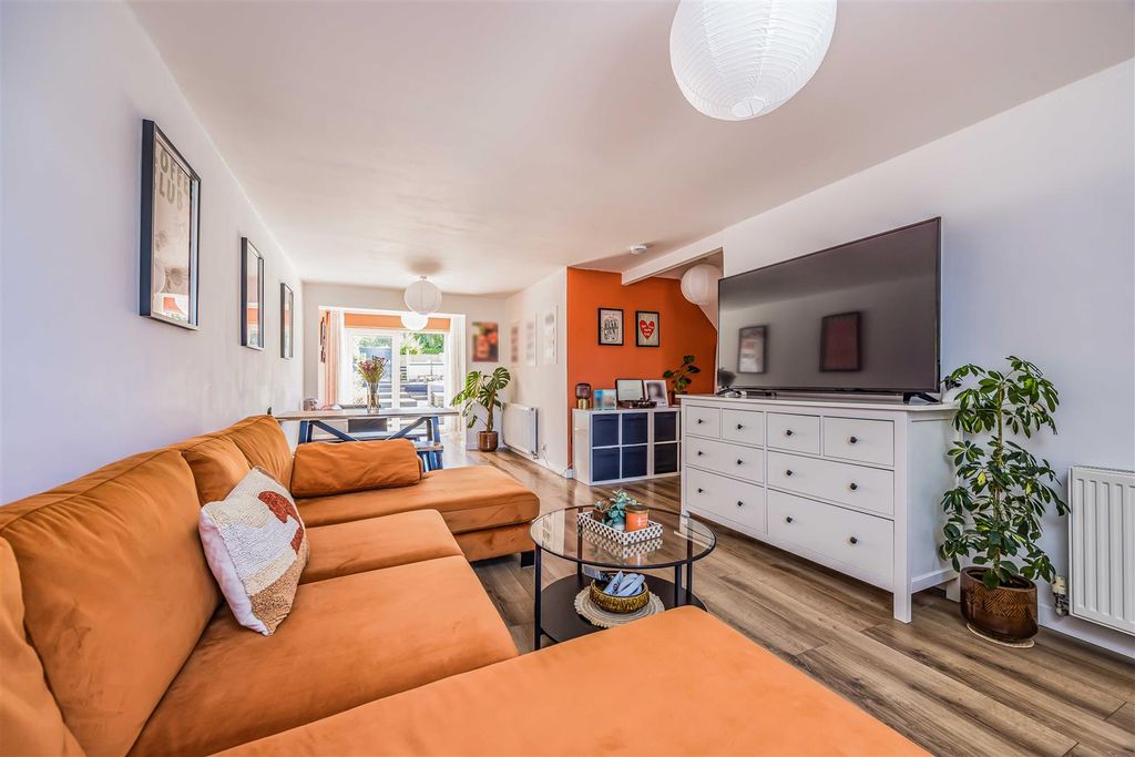 Property photo 3 of 24 5 Firs Avenue Cowplain, Waterlooville-Small-Portic