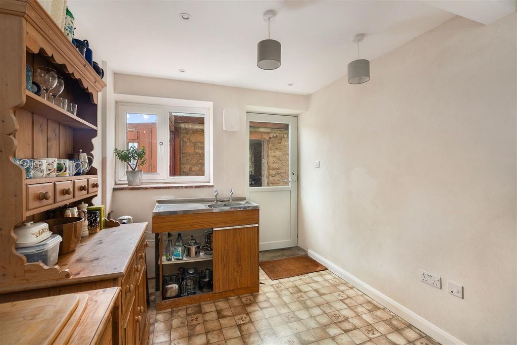 Property photo 3 of 16 3 Towrise, Sulgrave-7.Jpg