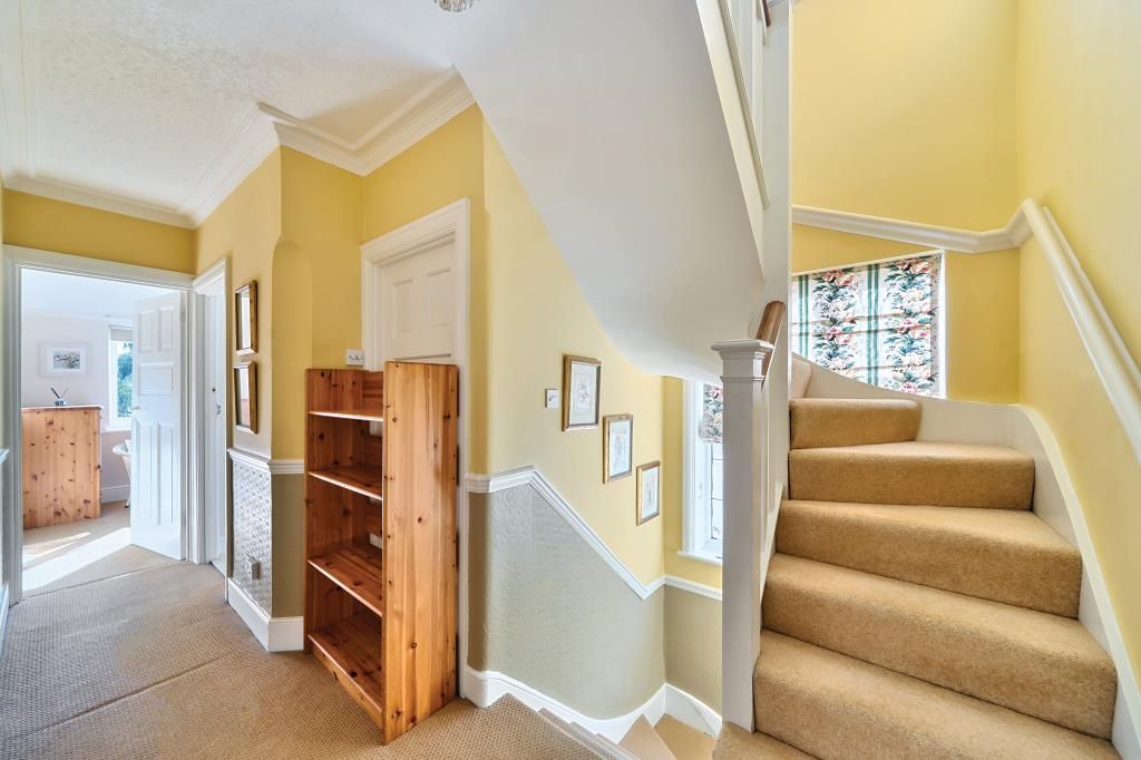 Property photo 3 of 37 Landing