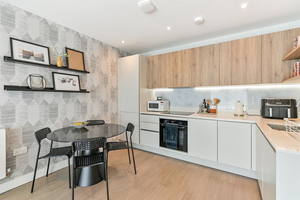 Property photo 2 of 9 Kitchen