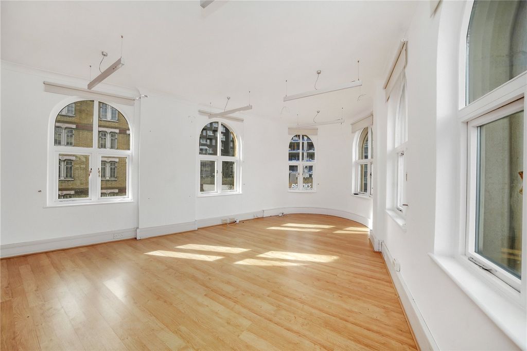 Property photo 3 of 16 Picture No. 14