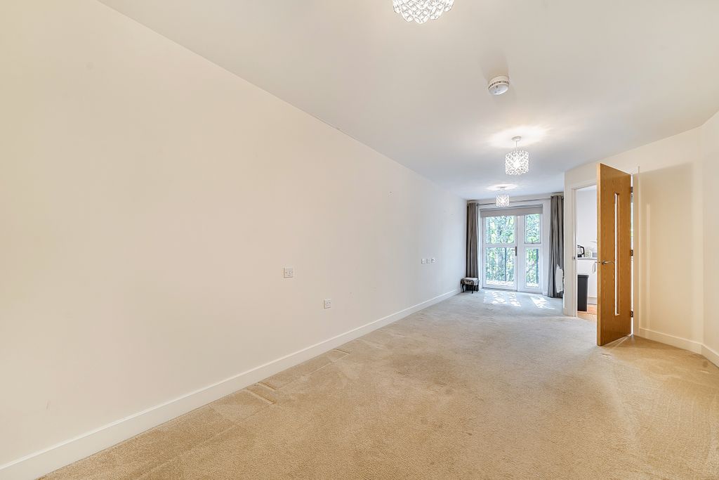 Property photo 2 of 26 Living / Dining Room