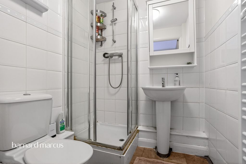 Property photo 1 of 7 Bathroom