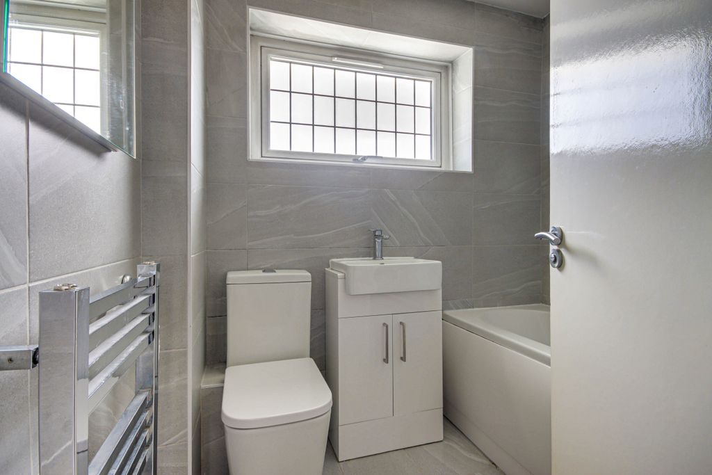 Property photo 3 of 13 Bathroom