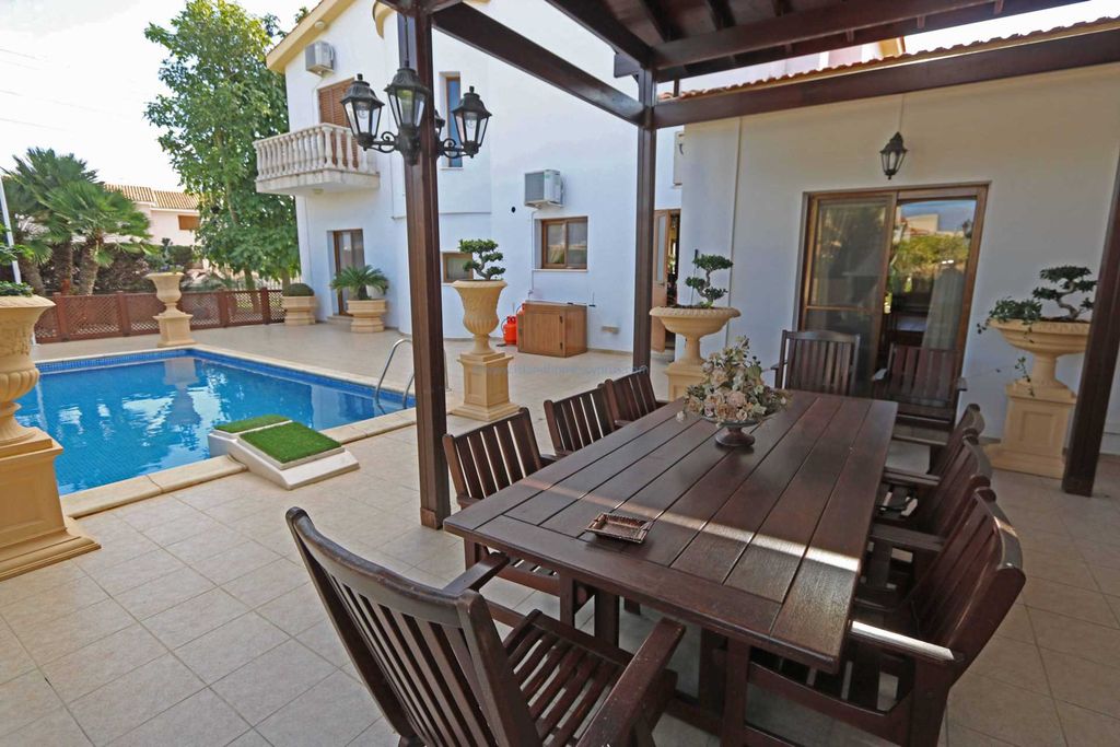 Property photo 1 of 26