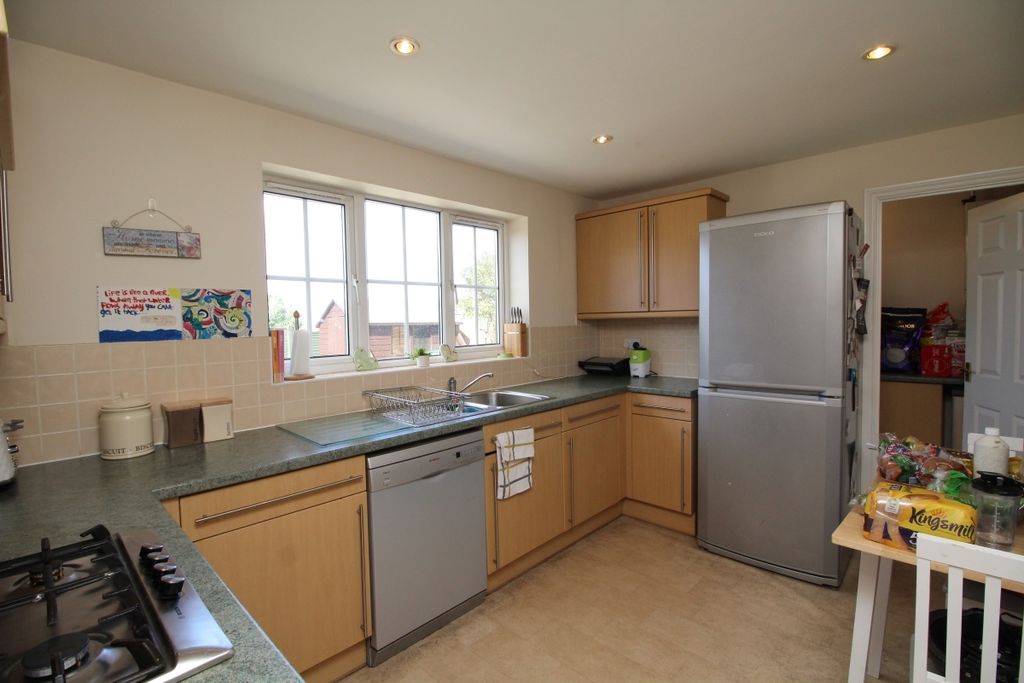 Property photo 3 of 14 Kitchen