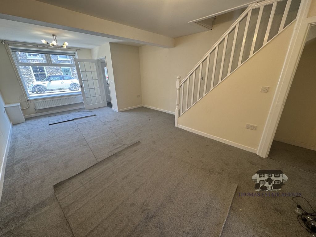 Property photo 2 of 10 Lounge