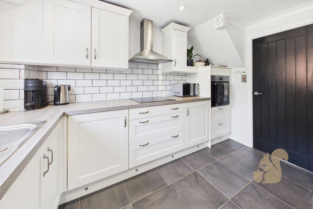 Property photo 3 of 13 Kitchen