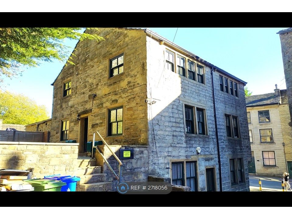 Property photo 2 of 28 Rear Steps From Car Park