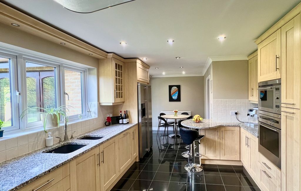 Property photo 3 of 18 Kitchen A