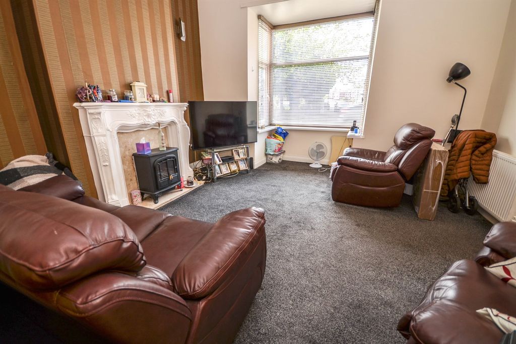 Property photo 2 of 10 Lounge