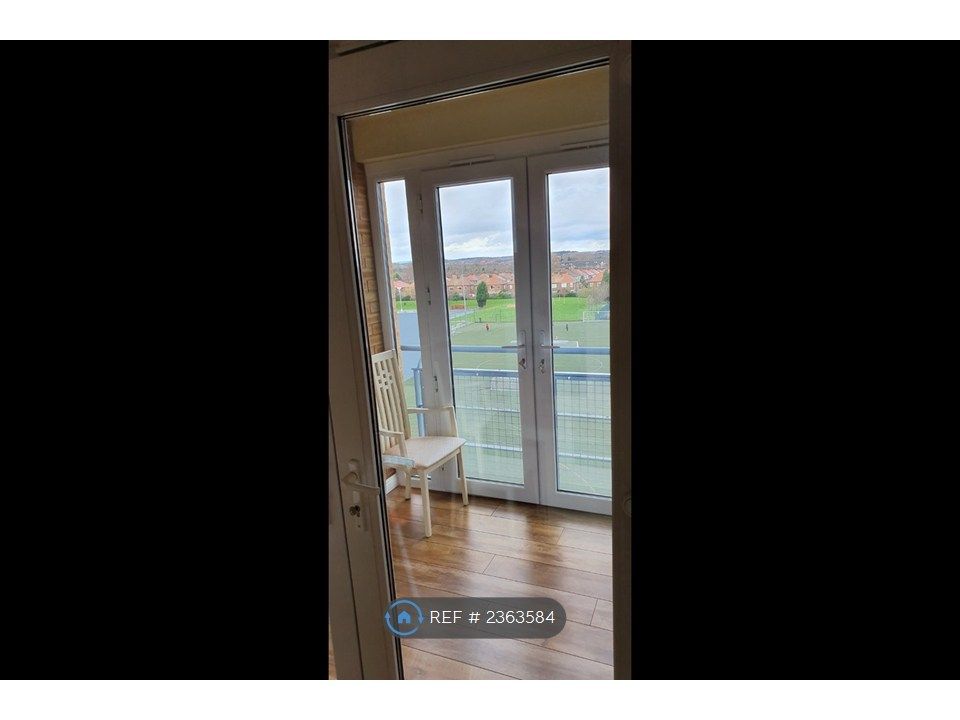 Property photo 2 of 10 Closed Balcony