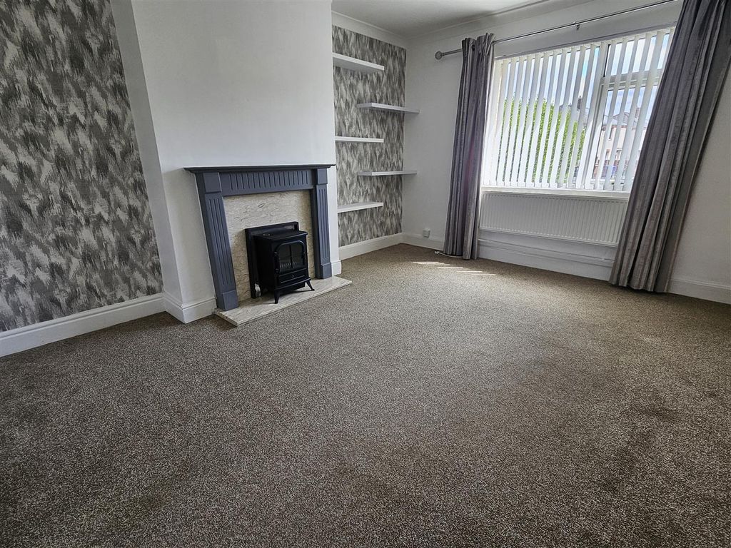 Property photo 1 of 8 Lounge