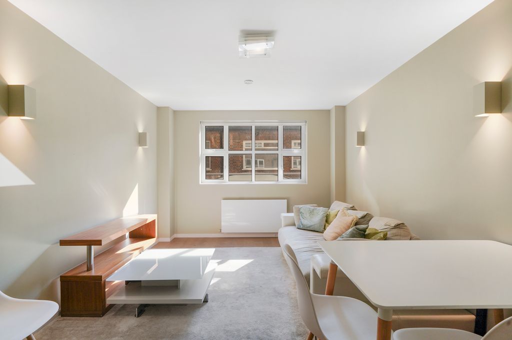 Property photo 3 of 8 Flat 196, Park West - Yrdg2Xiyxdhlxfhq73Cu.Jpg
