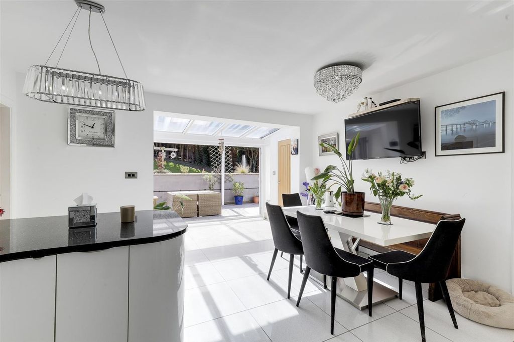 Property photo 2 of 61