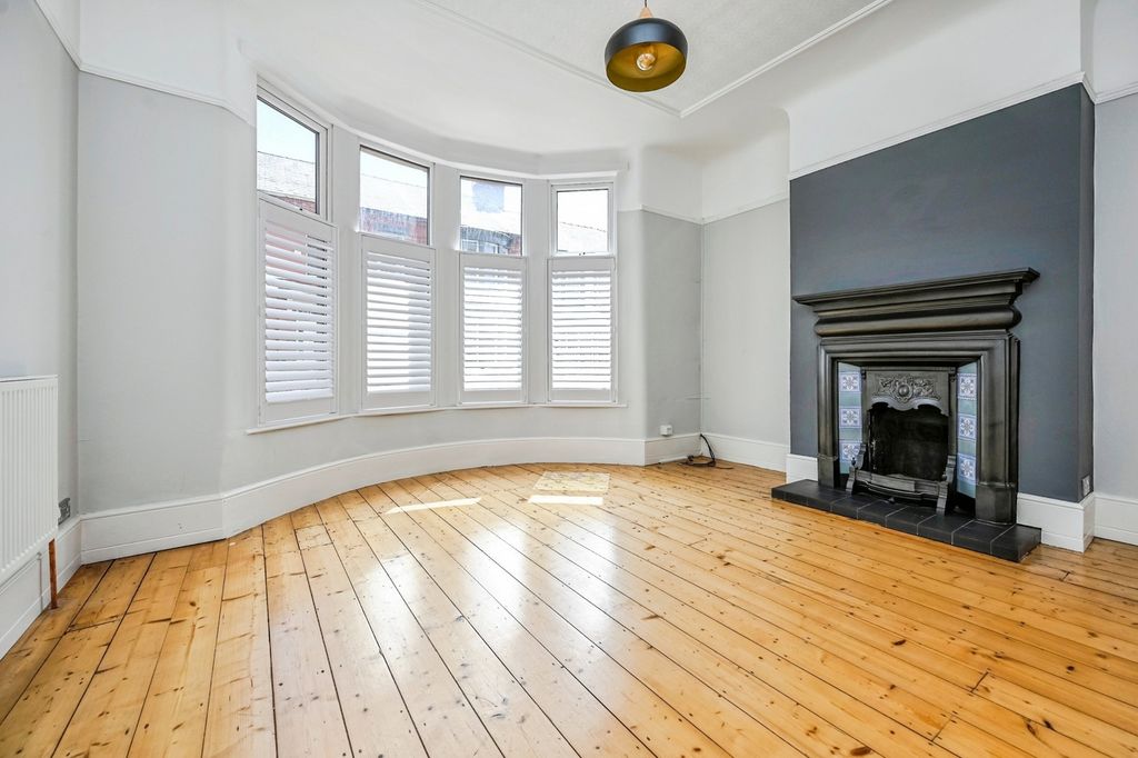 Property photo 2 of 17 Photo