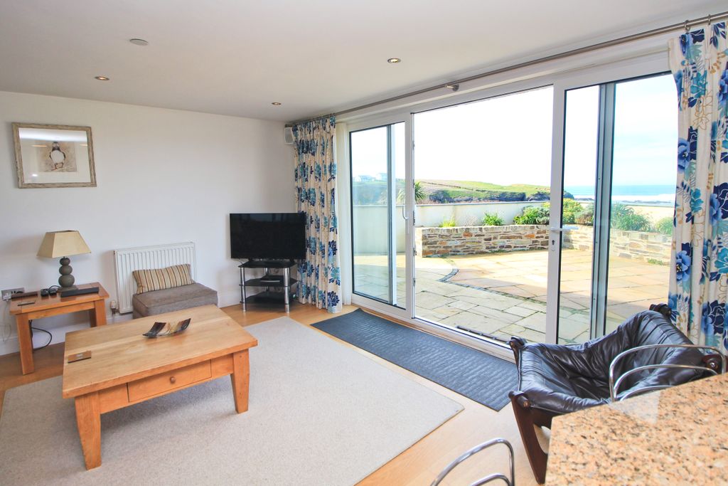 Property photo 2 of 16 Living Room