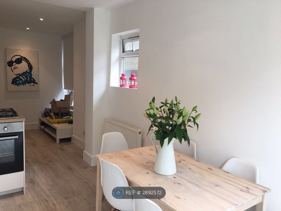 Property photo 3 of 11 Livingroom/Kitchen